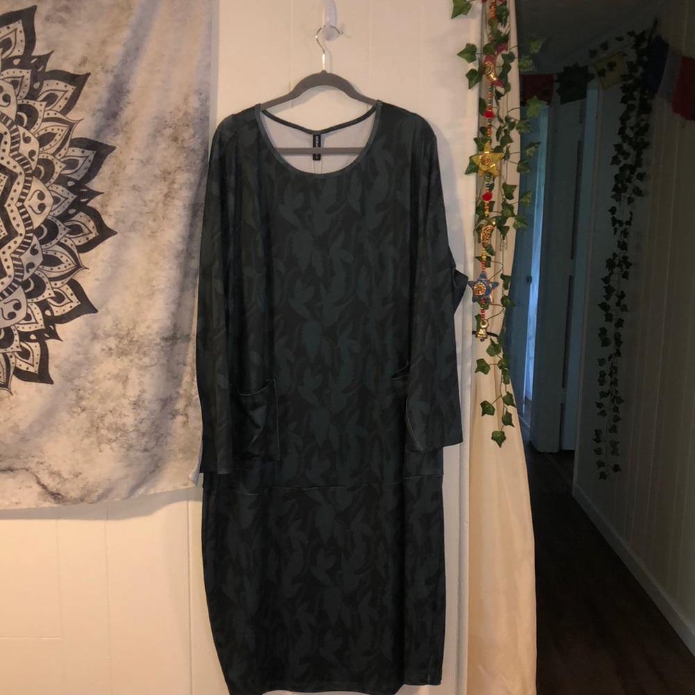 Noracora Maxi NWT 2X Dark Green Floral Shapeless dress with Pockets